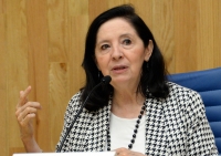Mexicanas a&uacute;n piden permiso para trabajar y salir solas