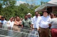 Encabeza gobernador la puesta en marcha de riego con energ&iacute;a so&ntilde;ar en Kinchil