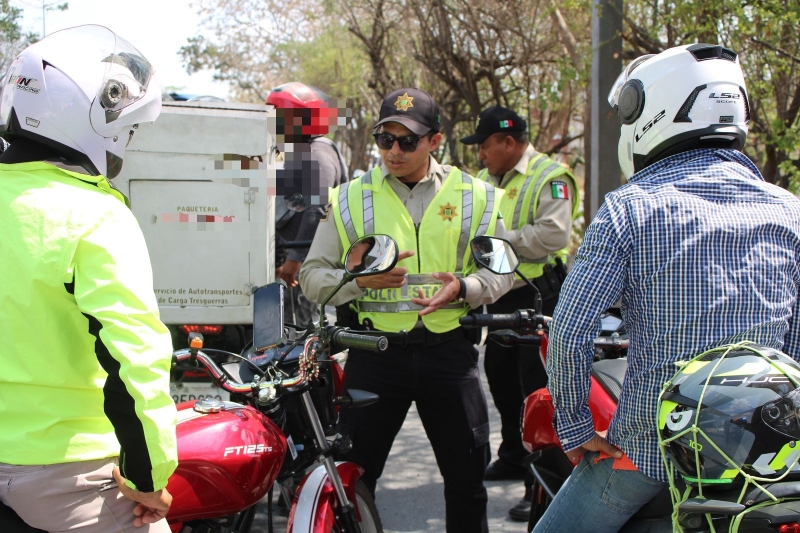 Verifican que motociclistas cumplan con el reglamento