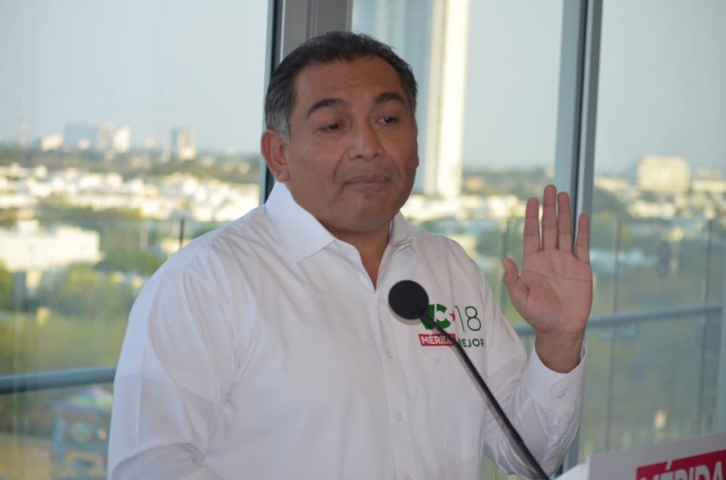Caballero abre metralla contra gobiernos panistas de Mérida