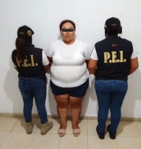 Detienen a mujer por portaci&oacute;n de sustancias il&iacute;citas