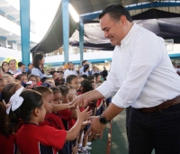 Fortalece alcalde becas acad&eacute;micas a estudiantes meridanos