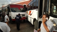 Chocan autobuses de transporte p&uacute;blico en Centro de M&eacute;rida