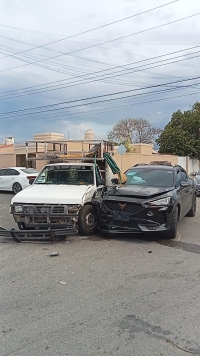 Choque en Vergel 3 deja daños materiales