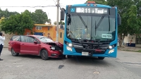 Veh&iacute;culo impacta a Va y Ven