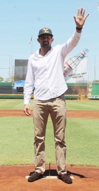 Óscar Rivera se retira del béisbol profesional