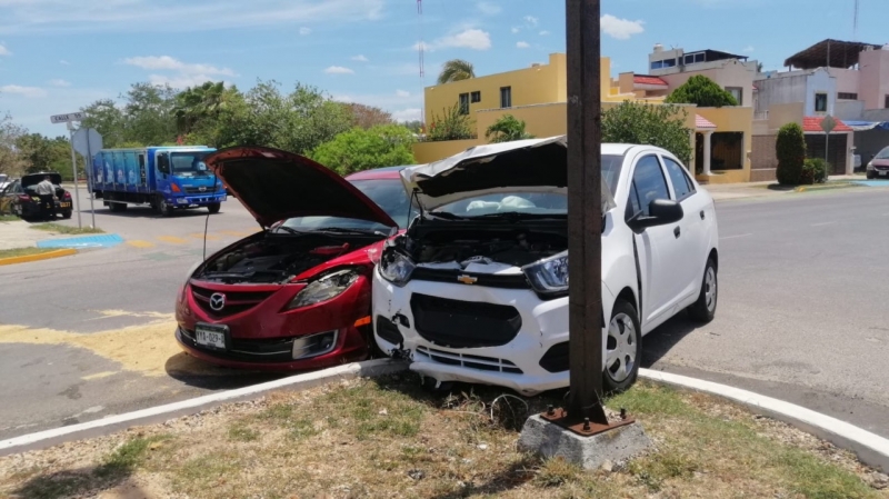 Siniestro Vial en Las Américas deja daños materiales