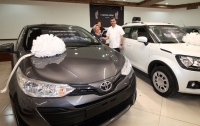 Entregan autos a ganadores de &ldquo;Vota, calcula y gana&rdquo;