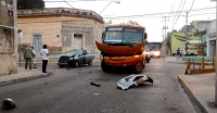 Conductora provoca accidente en el Centro Hist&oacute;rico