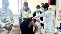 Avanza sin contratiempos vacunaci&oacute;n a adultos mayores en Yucat&aacute;n