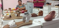 Realizan feria de calzado y artesan&iacute;a en Plaza de la Mujer