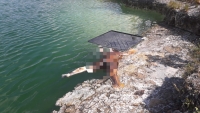 Hallan cad&aacute;ver de mujer flotando en aguada