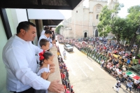 Alcalde presencia desfile c&iacute;vico-militar