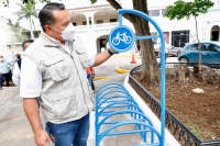 Supervisa Ren&aacute;n Barrera colocaci&oacute;n de bicipuertos