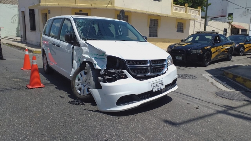 Por no respetar su alto fue colisionado por autobús