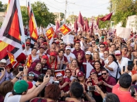 &ldquo;Ola roja&rdquo; del PT enciende inicio de campa&ntilde;a de Huacho y Claudia en Yucat&aacute;n