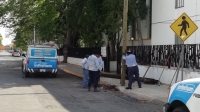 Tr&aacute;iler arranca postes de tel&eacute;fono en la Garc&iacute;a Giner&eacute;s