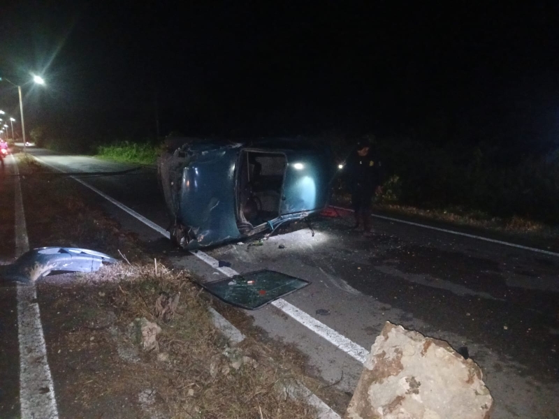 Duerme al volante y se vuelca