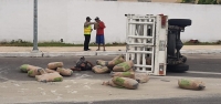 Camioneta sobrecargada protagoniza siniestro vial en Ciudad Caucel&nbsp;