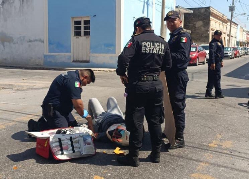 Choque deja a motociclista lesionado