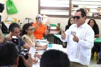 "Huacho" vota e invita a ciudadan&iacute;a a participar