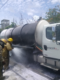 Controlan conato de incendio de cami&oacute;n