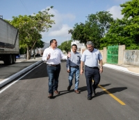 Alcalde supervisa obras en el fraccionamiento Pol&iacute;gono 108 Itzimn&aacute;