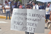 Maestros &ldquo;reprueban&ldquo; a V&iacute;ctor Caballero