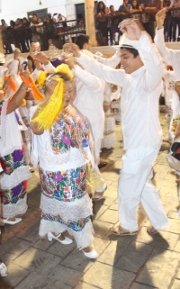Vaquer&iacute;a de Izamal re&uacute;ne a jaraneros de Yucat&aacute;n y Campeche