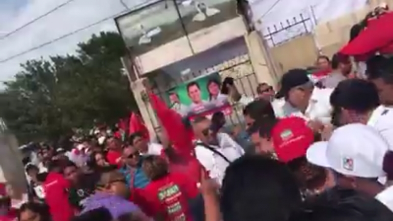 Infiltrados agreden a Mauricio Sahuí en Celestún