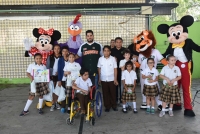 Leones convive con peque&ntilde;os aficionados
