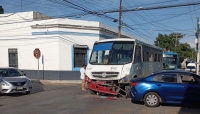 Choque en el centro de M&eacute;rida deja da&ntilde;os materiales