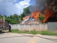 Incendio consume vivienda en Peto
