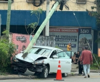Atropella a peat&oacute;n y choca