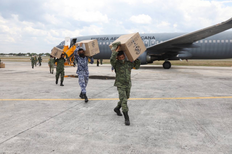 Arriban a Yucatán 61 mil vacunas para sector educativo