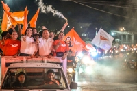 Llama Vida G&oacute;mez a cuidar la credencial para votar