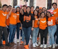 Vida Gómez realiza gira en el municipio Valladolid